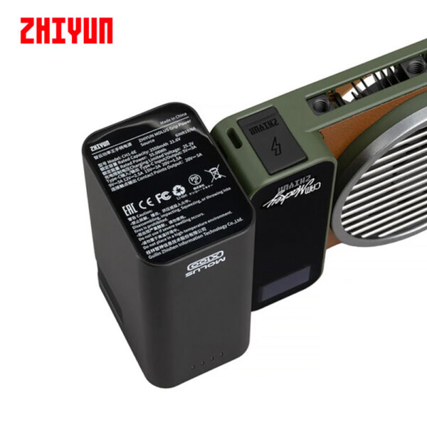 Luz Led Zhiyun Molus X100 RGB Pro x Cam Mackey - Imagen 4
